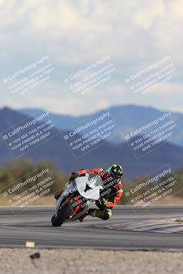 media/Nov-16-2025-Race Pace (Sun) [[8c5fa54630]]/Non Verified Riders (1st 20 Minutes)/5-Turn 15 (110pm)/